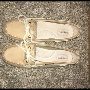 Basic Sperry boat shoes